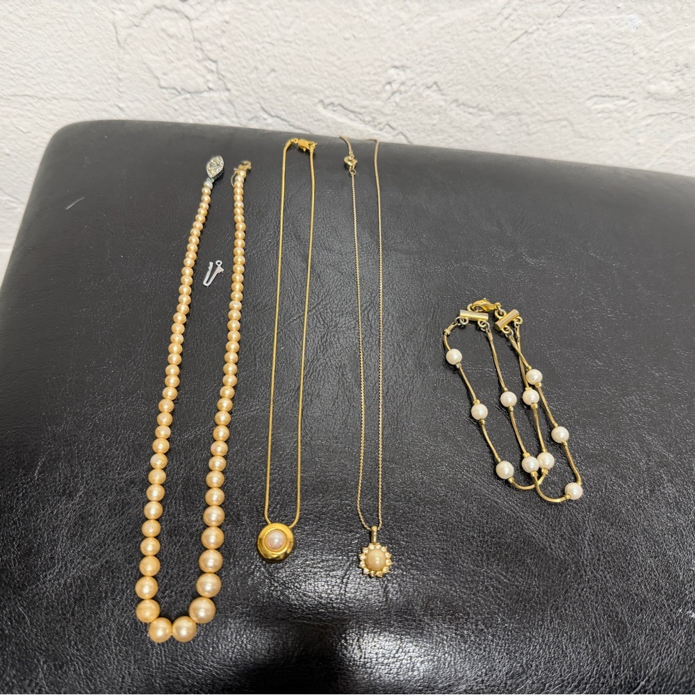 Elegant Gold and Pearl Jewelry Set